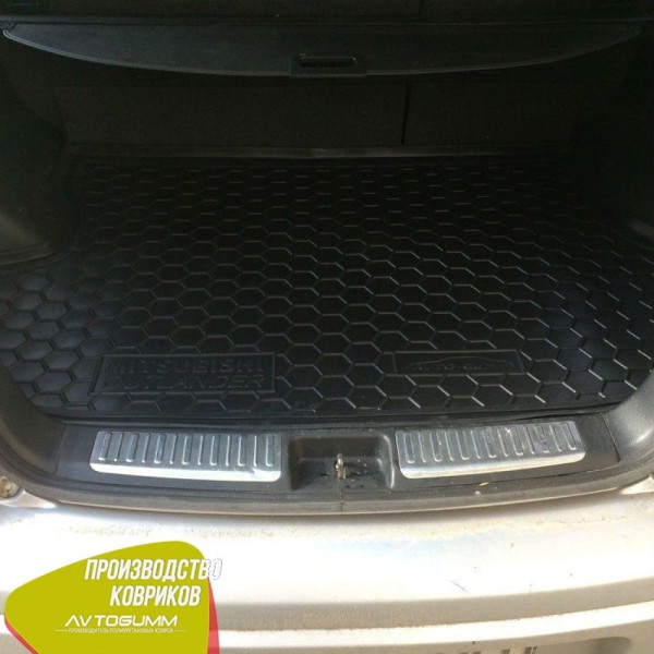 Автомобильный коврик в багажник Mitsubishi Outlander 2003-2007 / Резино - пластик