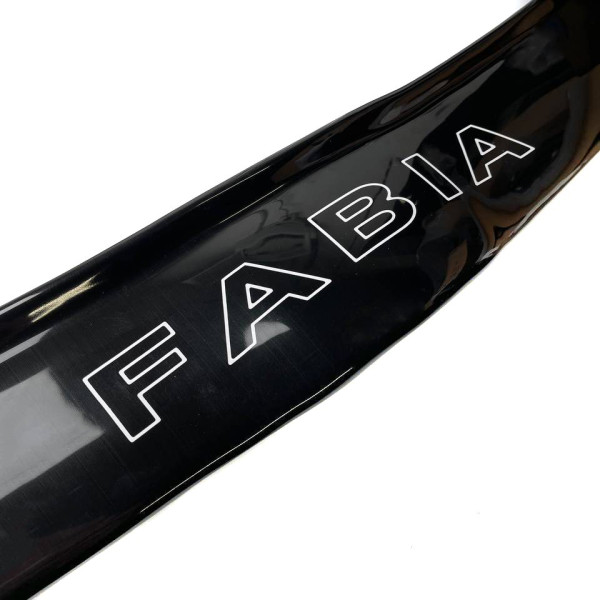 Дефлектор капота мухобойка Skoda Fabia II 2007-2010 Voron Glass