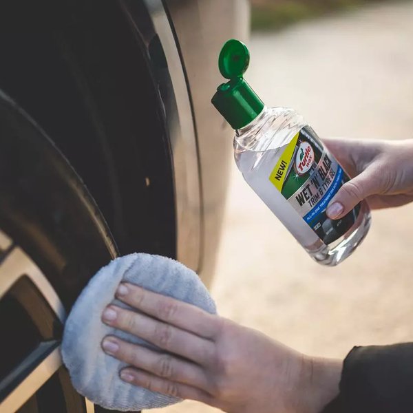 Гель для полировки и ухода за шинами Turtle Wax черный лоск для шин 300 мл (53165)
