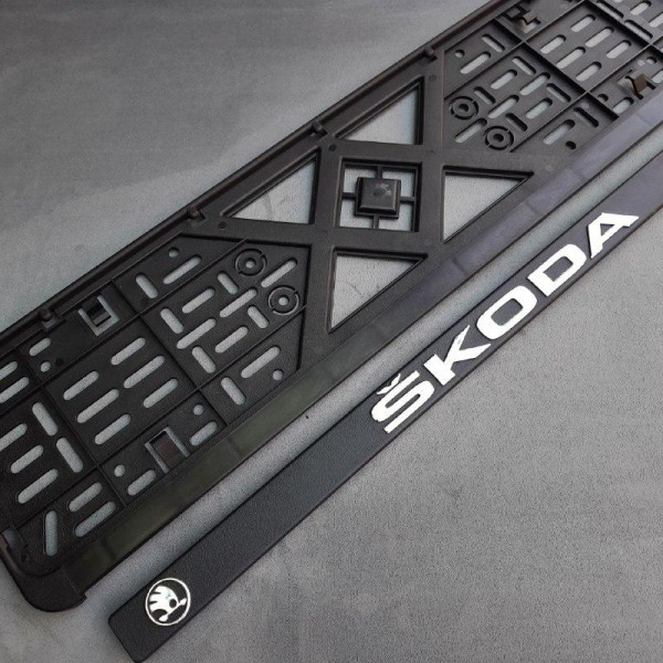 Рамка номера Skoda 3D надпись Хромированная / Полипропилен гибкий морозостойкий