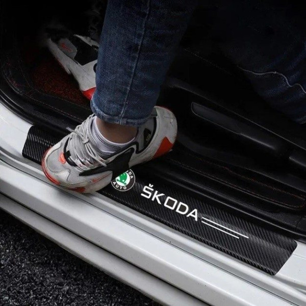 Захисна плівка накладка на пороги для Skoda Чорний Карбон 4 шт