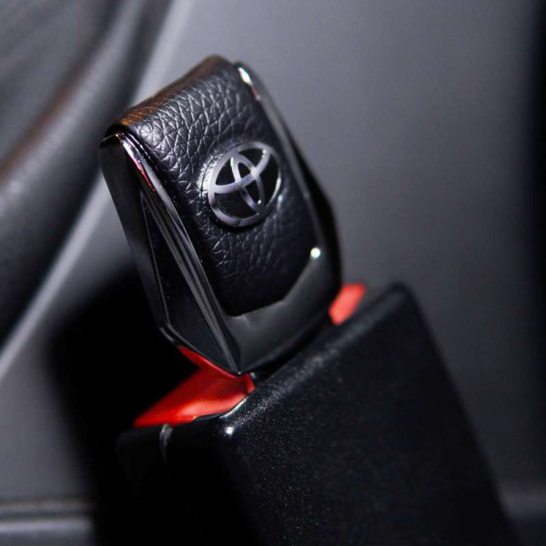 Подарунковий набір №1 для Toyota із заглушок та брелока з логотипом