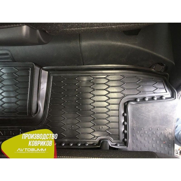 Автомобільні килимки в салон Renault Trafic 3 16-/Opel Vivaro 15- (2-й ряд) (Avto-Gumm)