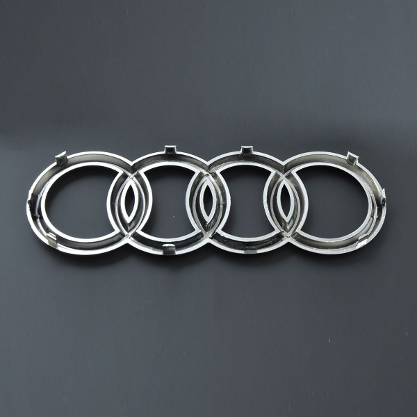 Емблема для Audi A4/A6 перед/пластикова/пуклі 273 x 94 мм
