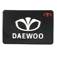 Антискользящий коврик торпеды с логотипом Daewoo