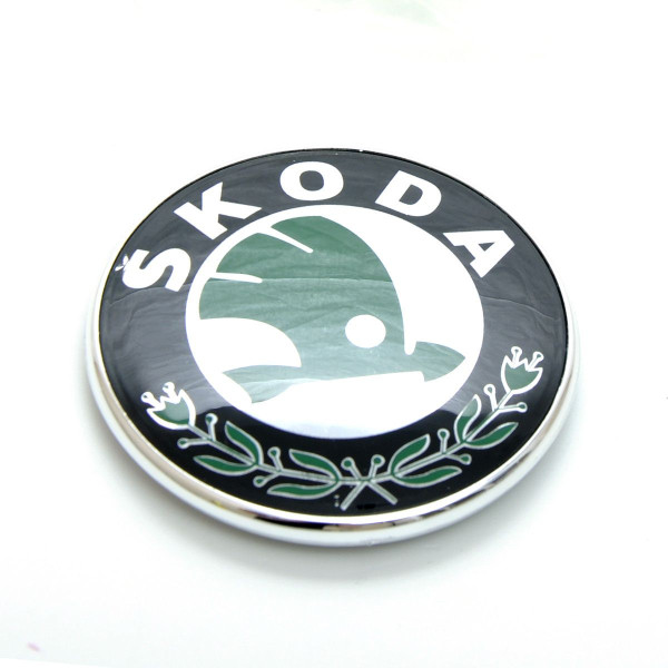 Емблема для Skoda 72 мм / пластикова / скотч 3М
