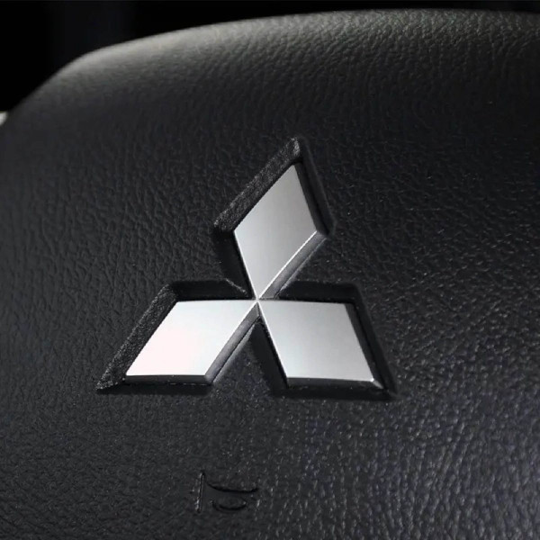 Емблема для Mitsubishi 117x103 мм Xром (MN126476)