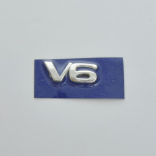 Эмблема надпись V6 скотч 47 x 17 мм (5690)