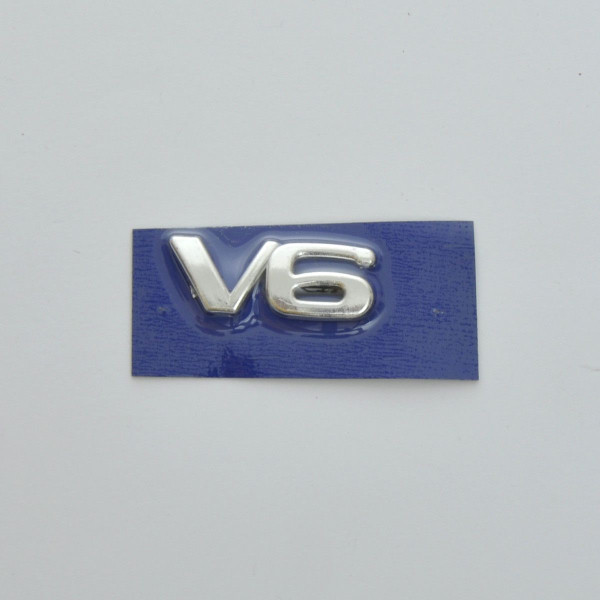 Емблема напис V6 скотч 47 x 17 мм (5690)