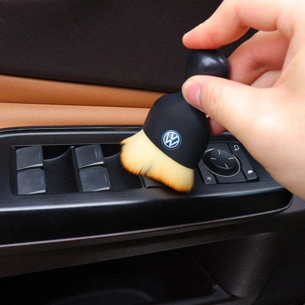 Щетка с логотипом Volkswagen №2 для чистки салона автомобиля