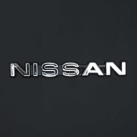 Эмблема надпись Nissan 162 x 21 мм скотч Черный ободок