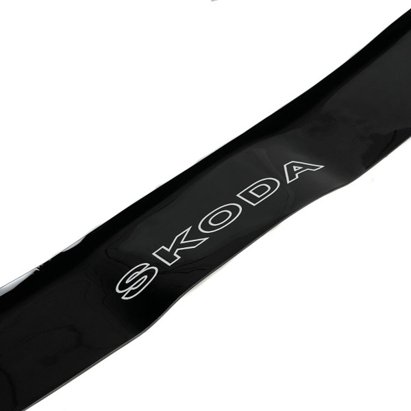 Дефлектор капоту мухобійка Skoda Octavia A5 2004-2013 (Коротка) Voron Glass