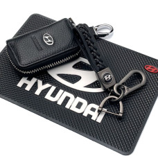 Подарунковий набір №44 для Hyundai / Килимок Торпеди / Брелок з карабіном / Чохол тиснена шкіра