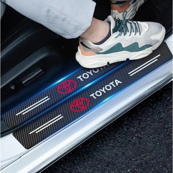 Защитная пленка накладка на пороги для Toyota Черный Карбон 4 шт