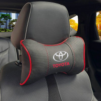 Подушка на підголівник з логотипом Toyota Екошкіра 3D Кольоровий лого Чорно-Червоний кант 1 шт