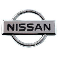 Емблема для Nissan 74 x 104 мм пластикова 2 пуклі