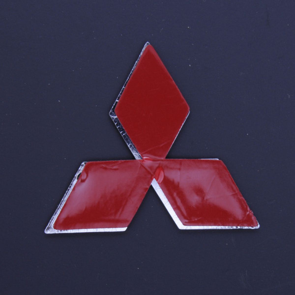 Эмблема для Mitsubishi 80 x 70 мм пластиковая Xром