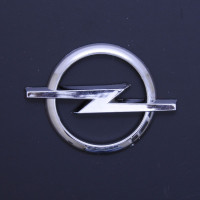 Емблема для Opel 80 x 60 мм пластикова Xром скотч