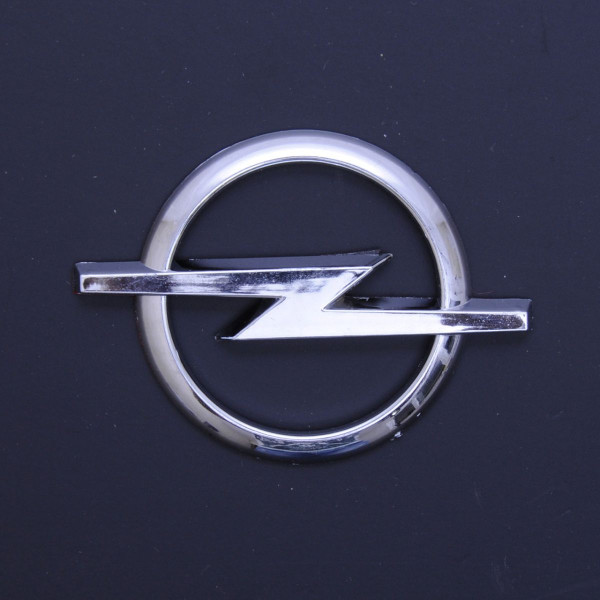 Эмблема для Opel 80 x 60 мм пластиковая Xром скотч