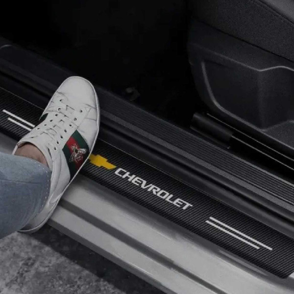 Захисна плівка накладка на пороги для Chevrolet Чорний Карбон 4 шт