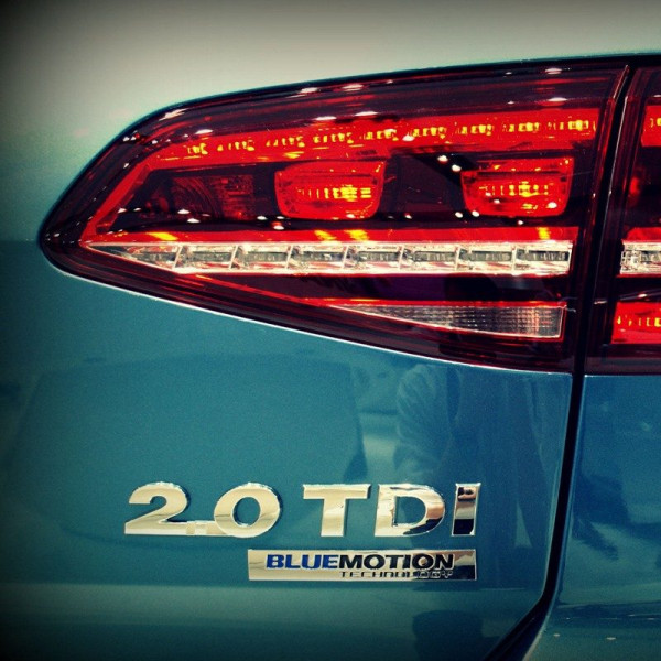 Эмблема надпись 2.0 TDI Passat 2015-2019 Скотч (3G0853675A 2ZZ)