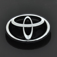 Емблема для Toyotа 60 x 88 x 28 мм / пластикова / 3 клямки (мала) Corolla перед гратами (Туреччина)