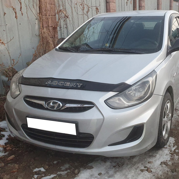 Дефлектор капоту мухобійка для Hyundai Accent Solaris 2010-2014 (Коротка) Voron Glass