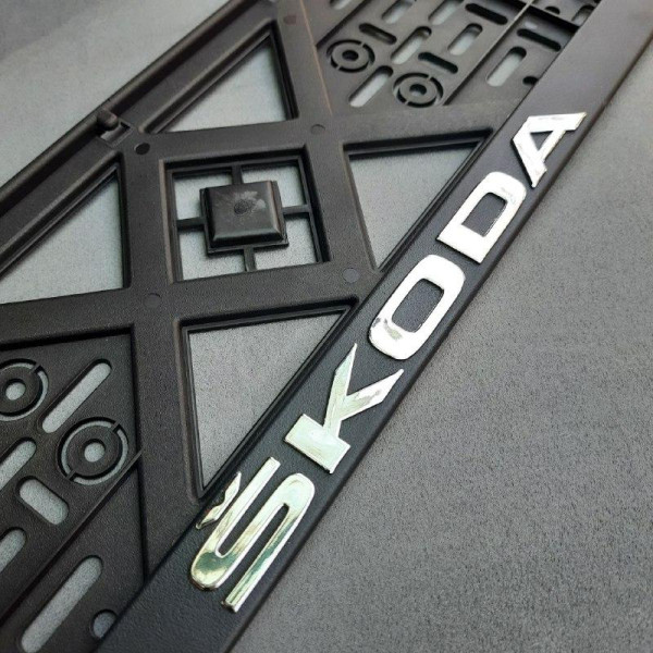 Рамка номера Skoda 3D надпись Хромированная / Полипропилен гибкий морозостойкий