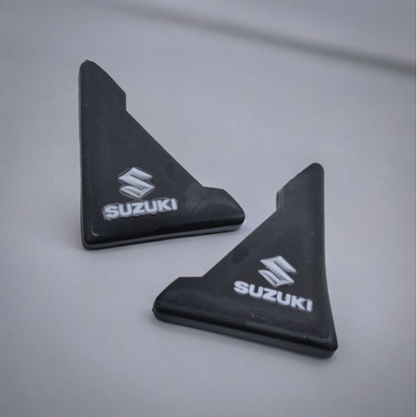 Защита углов двери Suzuki 2 шт Резиновые 45х58х47 мм на скотче Черные Усиленные (противоударные чехлы от сколов)