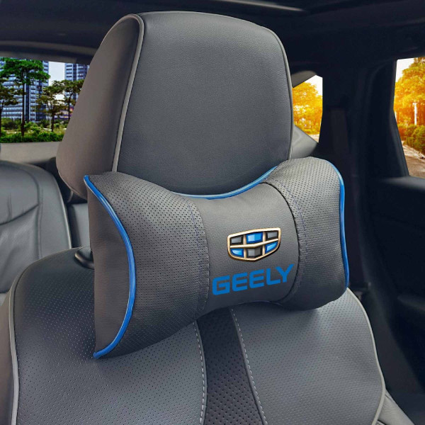 Подушка на підголівник з логотипом Geely Екошкіра 3D Кольоровий лого Чорна-Синій кант 1 шт