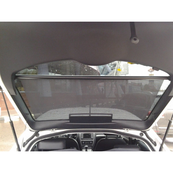 Шторка солнцезащитная ролет на заднее стекло Carlife 90 x 57 cм (Сетка Черная с двух сторон)