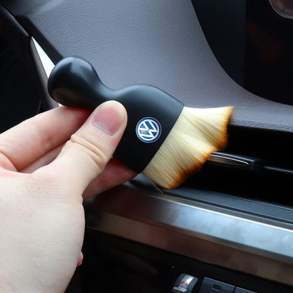 Щетка с логотипом Volkswagen №2 для чистки салона автомобиля