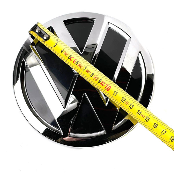 Емблема для Volkswagen 149 мм Caddy Tiguan Touareg 2016- (2K5 853 600 DPJ)
