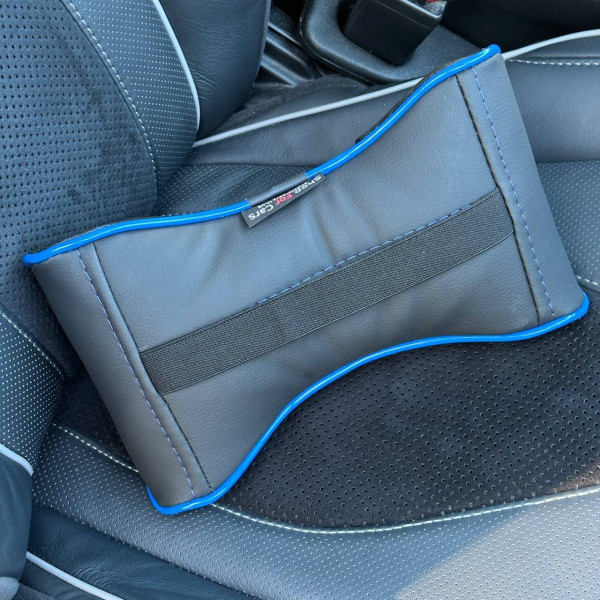Подушка на підголівник з логотипом Subaru Екошкіра 3D Кольоровий лого Чорна-Синій кант 1 шт