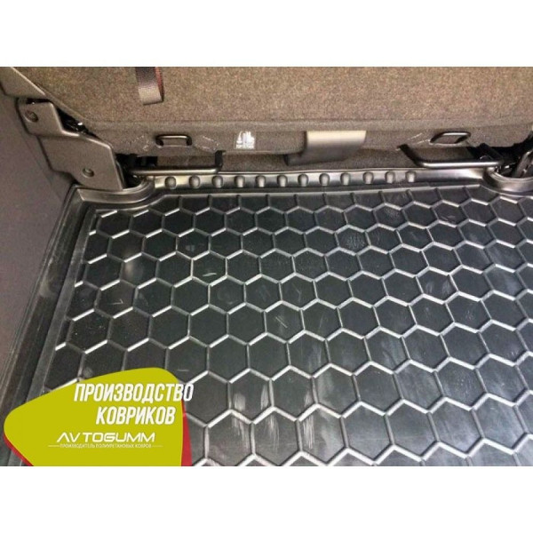 Автомобильный коврик в багажник Ford Tourneo Connect 2013- короткая база / Резино - пластик