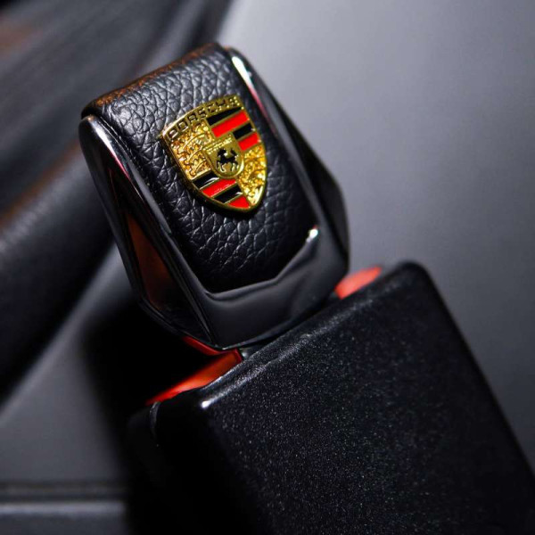 Подарунковий набір для Porsche із заглушок та брелока з логотипом.