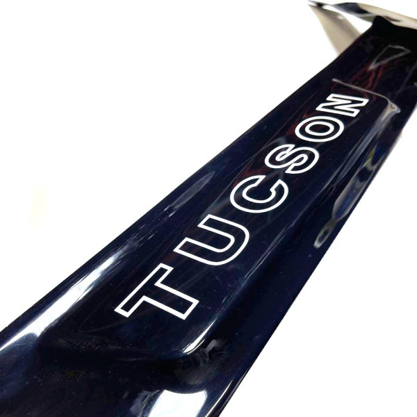 Дефлектор капота мухобойка для Hyundai Tucson 2004-2010 Voron Glass