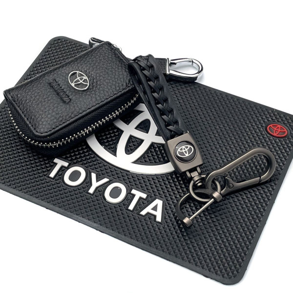 Подарунковий набір №44 для Toyota / Килимок Торпеди / Брелок з карабіном / Чохол тиснений шкіра