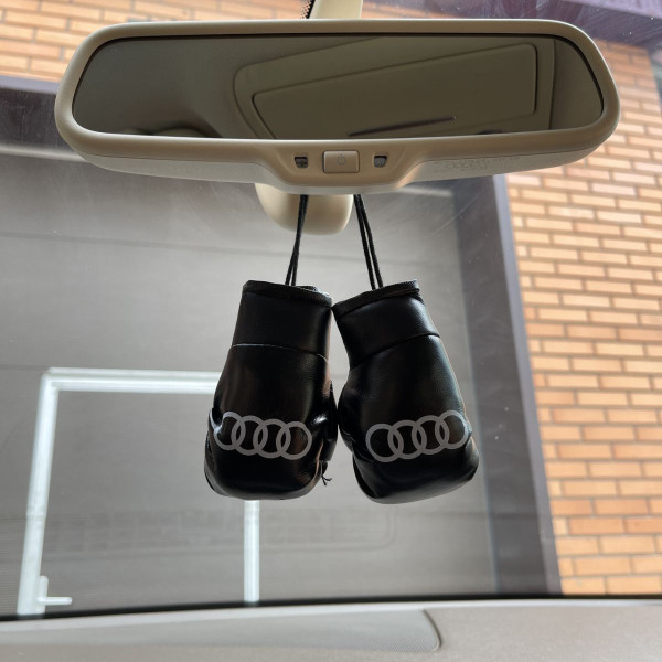 Підвіска в авто боксерські рукавички Audi Чорні