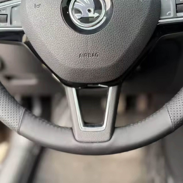 Чохол Обплетення Керма для Skoda Octavia III / Fabia III / SuperB 2015-2021 Шкіра (Модельна Викрійка) червона нитка