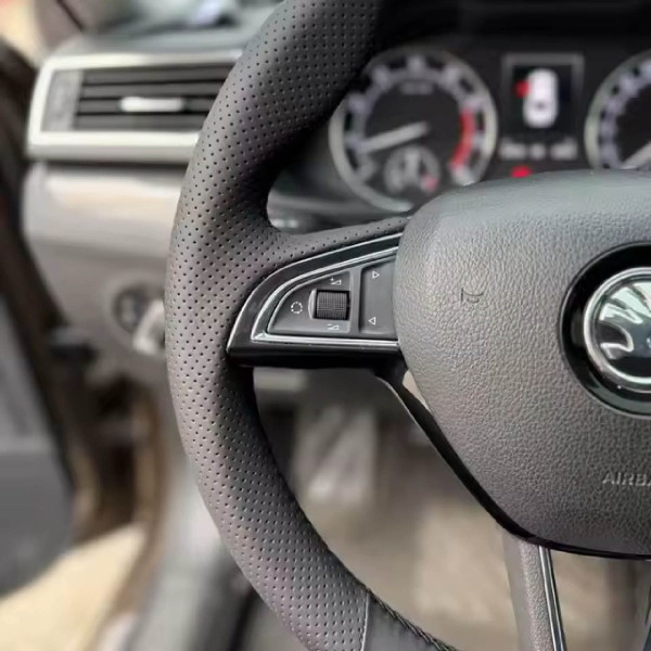 Чохол Обплетення Керма для Skoda Octavia III / Fabia III / SuperB 2015-2021 Шкіра (Модельна Викрійка) червона нитка