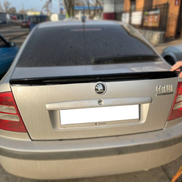 Спойлер перышко на крышку багажника для Skoda Octavia Tour 1996-2010 Глянец Voron glass