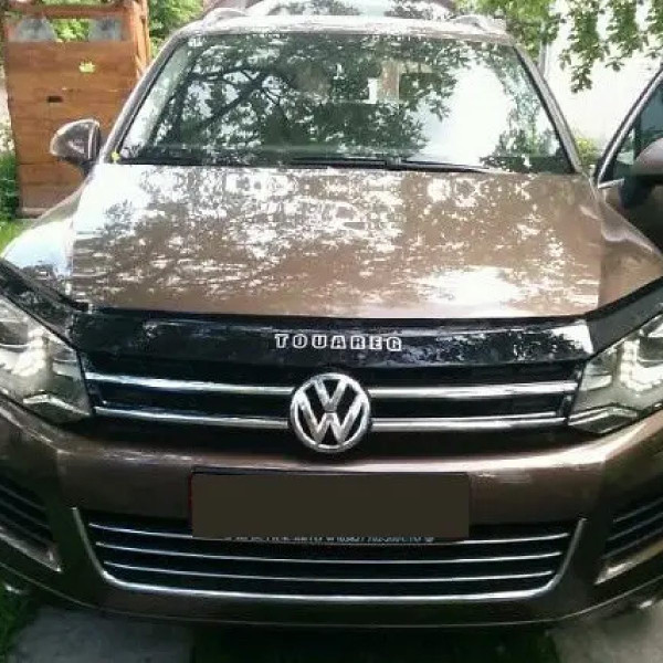 Дефлектор капоту мухобійка Volkswagen Touareg 2010- Євро Кріплення (Vip Tuning)