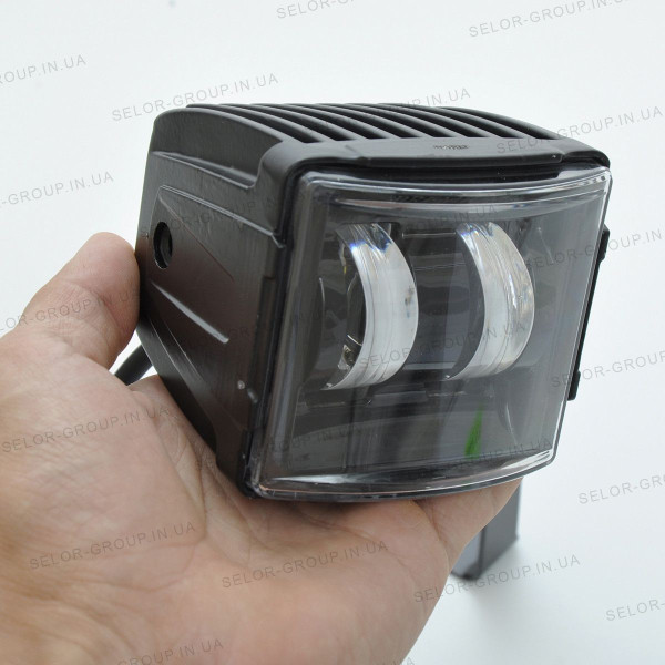 Світлодіодна додаткова LED фара Прямокутна / Лінзована 80х75х70 mm / 30W / 15W * 2 / 10-30V / 1 шт