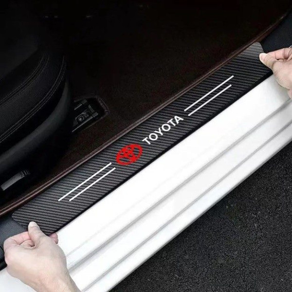 Защитная пленка накладка на пороги для Toyota Черный Карбон 4 шт
