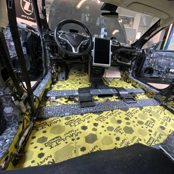 Авто Віброізоляція MultiMat Pro на клейовій основі 5.5 мм 700 х 500 мм 1 шт (Упаковка 7 шт)