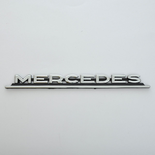 Емблема напис Mercedes скотч 268 x 25 мм
