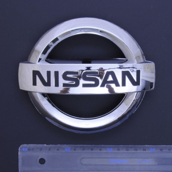 Эмблема для Nissan 175 x 150 мм пластиковая / 4 пукли / Большая