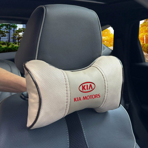 Подушка на підголівник з логотипом Kia Екошкіра 3D Кольоровий лого Бежева-Коричневий кант 1 шт