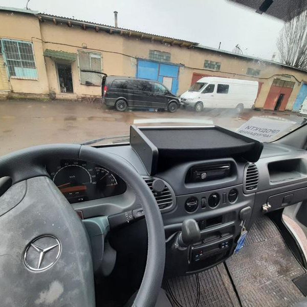 Столик на торпеду Mercedes Sprinter CDI 2000-2006 с логотипом